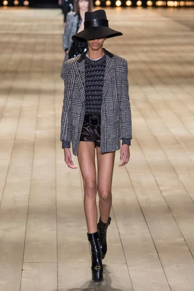 Look 28